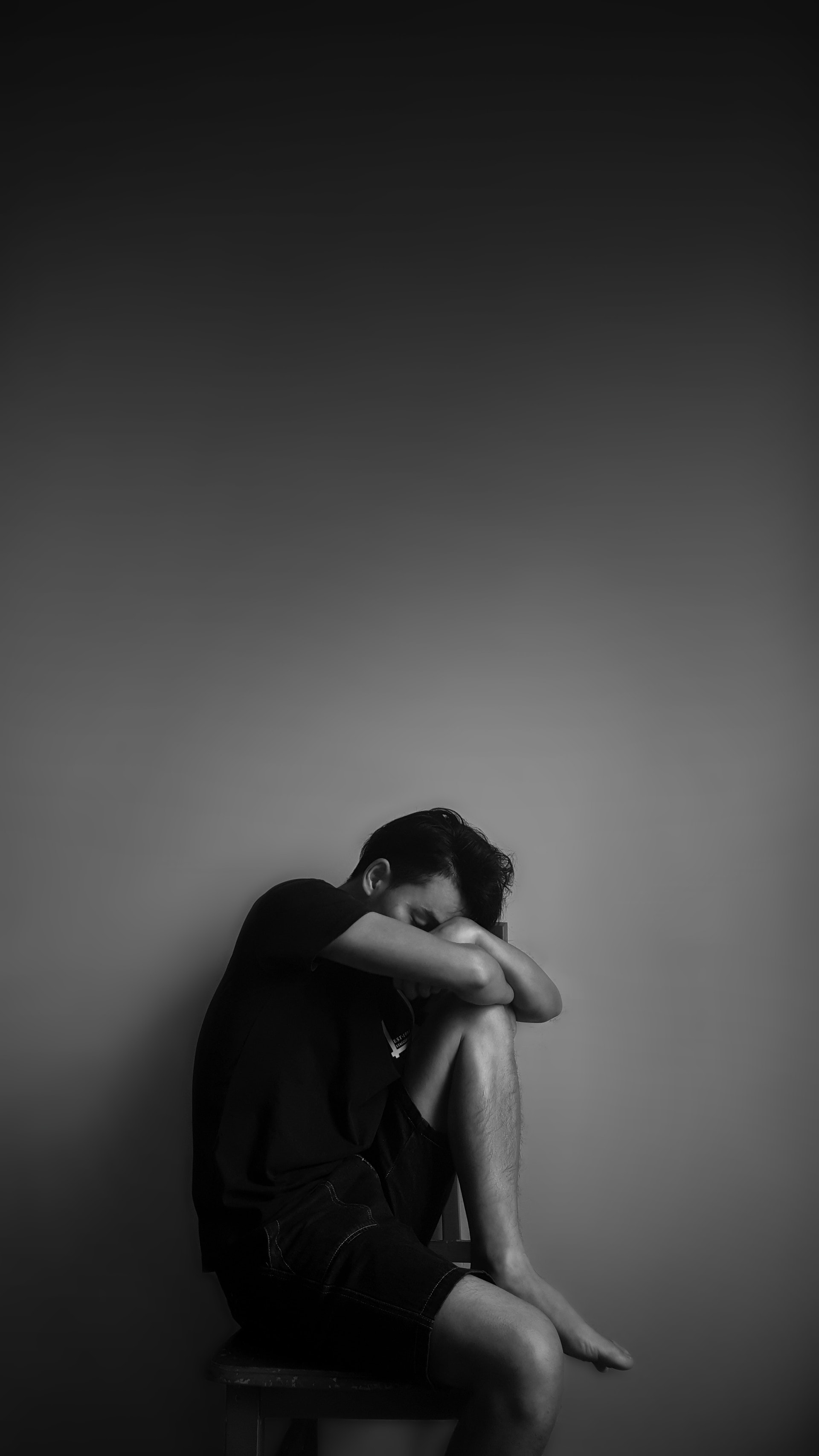 Photo by Pixabay: https://www.pexels.com/photo/grayscale-photography-of-man-sitting-beside-wall-207129/